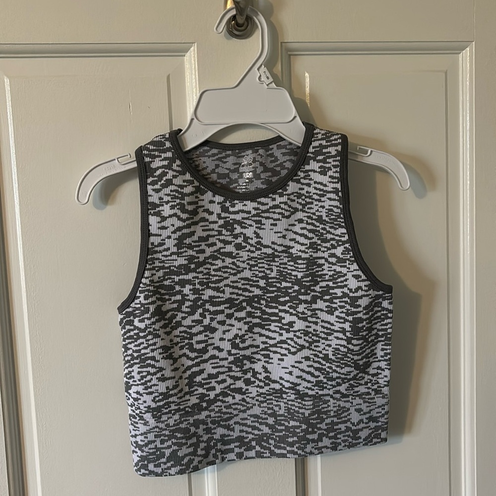 Aura white and grey fitted crop top. Size M/L